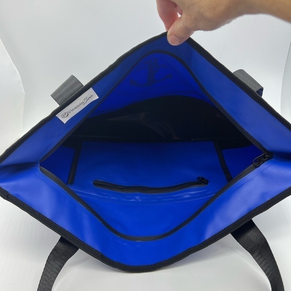 VITAMIN SEA BLUE AND BLACK WATERPROOF AND SAND PROOF ZIPPERED TOTE - Picture 10 of 16